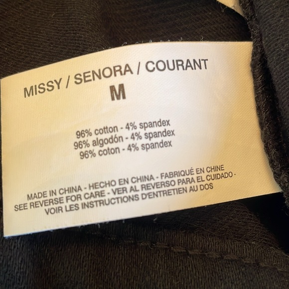 Black short Gloria Vanderbilt jacket /size medium - Picture 4 of 4